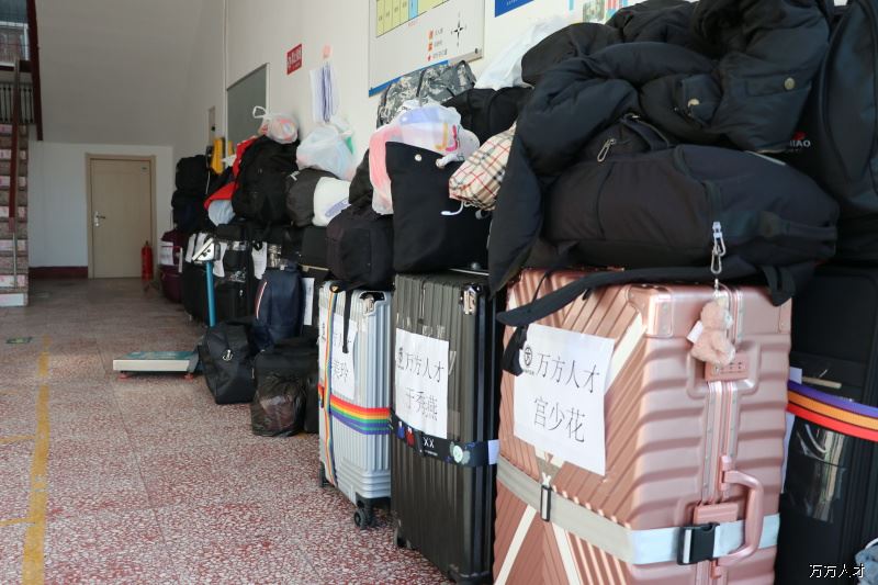 01学员行李.JPG